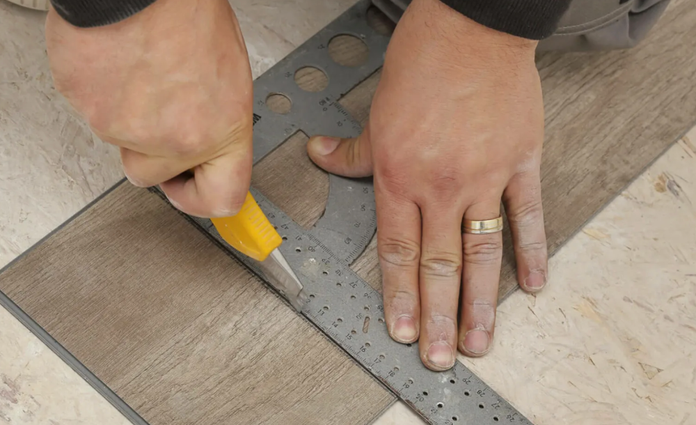 Cutting a vinyl plank to size